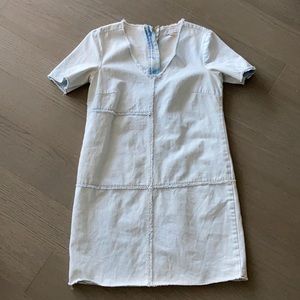 Cute light denim dress.